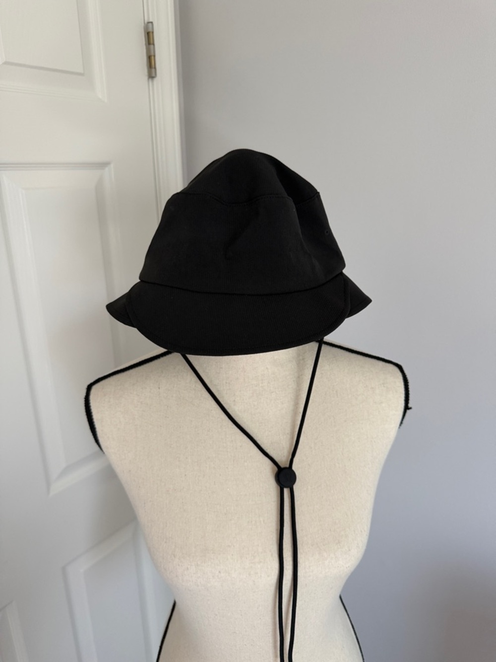 Like New! Lululemon - Black Drawstring Duckbill Bucket Hat